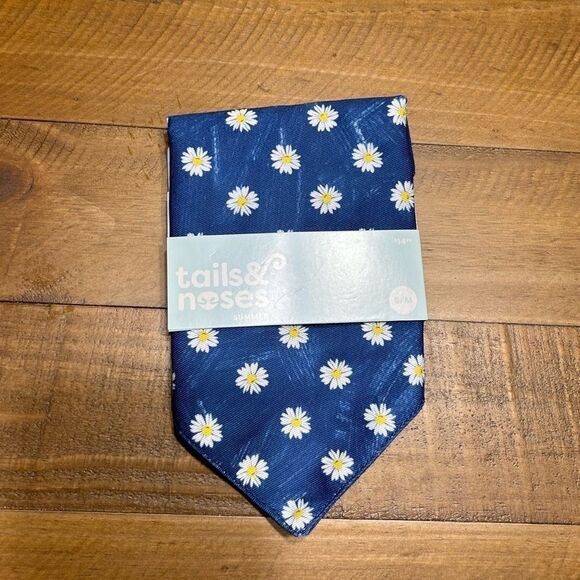 Tails & Noses “Daisy” Dog Bandana - Picture 2 of 4